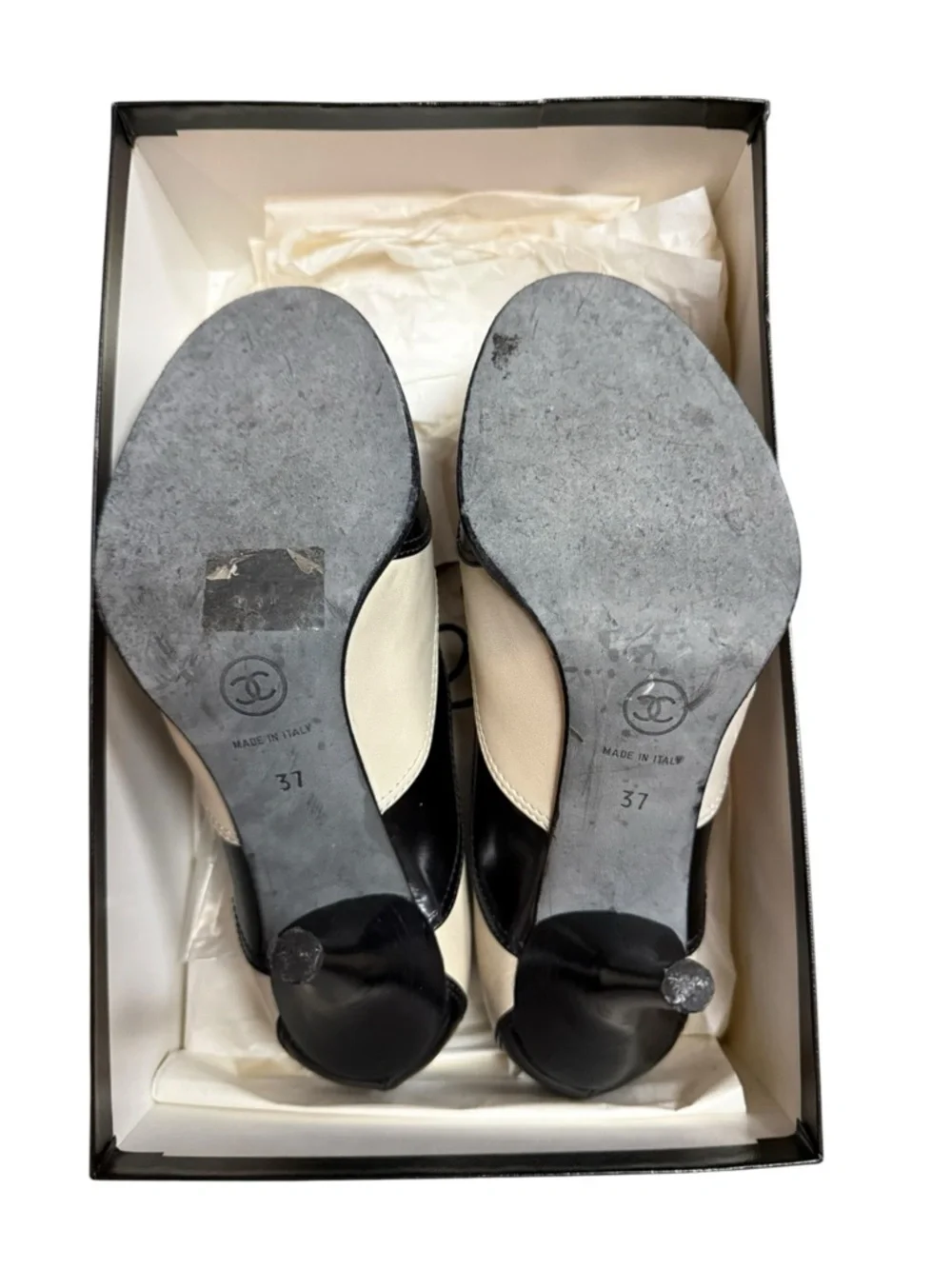 Vintage CHANEL Black Cream Two-tone Oxford Pumps with bags/box size 37
